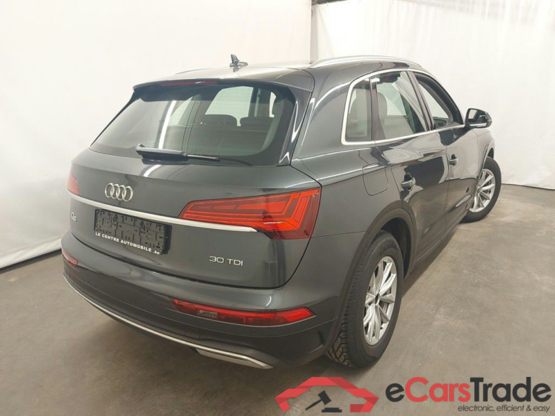 Audi Q5 Business Ed. Attraction 30 TDI S tronic 5d #2