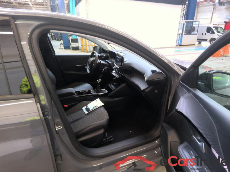 Peugeot 208 Allure 1.2 PureTech 100 S&S BVM6 #3