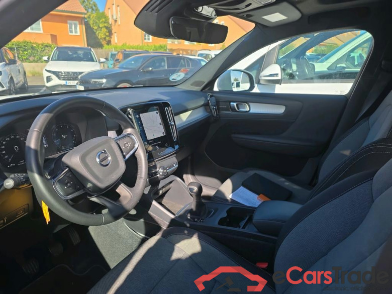 VOLVO XC40 / 2017 / 5P / todoterreno 1.5 T3 Momentum Pro #3