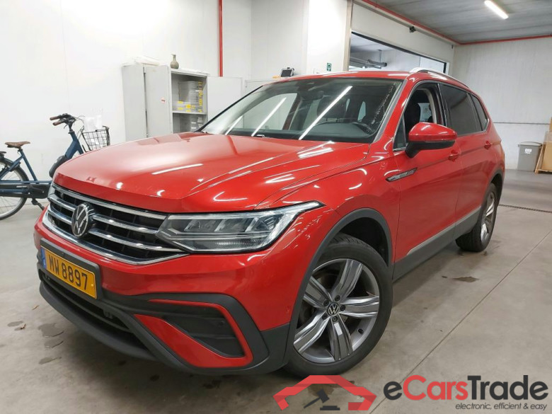 VOLKSWAGEN - VW  TIGUAN Allspace TSI 150PK DSG Life With Nav Discover Media & Third Row Seats & Area View & Rear View & Park Assist & 19 Inch Alloy & Towing Hook & Pano Roof * PETROL * #1