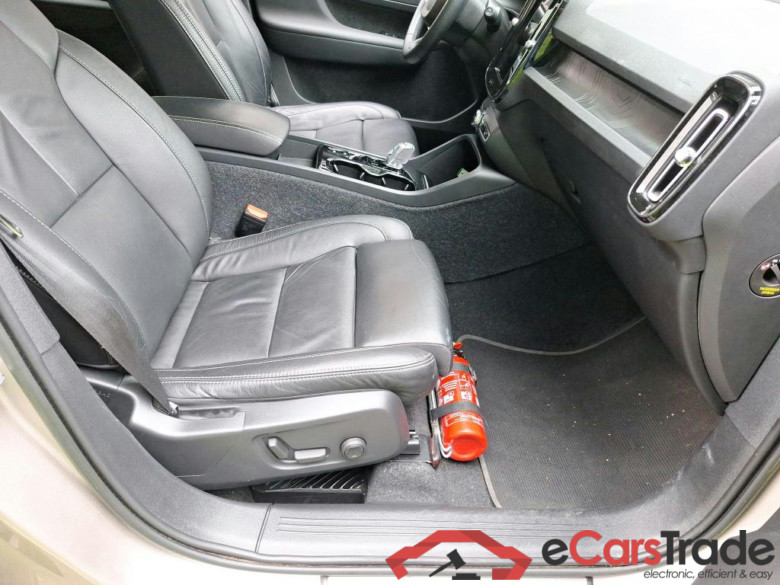 VOLVO - VOL XC40 T4 PHEV 211PK Inscription Expression With Arianne Leather & Winter & Park Assist & Semi Auto Foldable Trailer Hook  * HYBRID *    ***   REGISTRATION    11/08/2022    *** #3