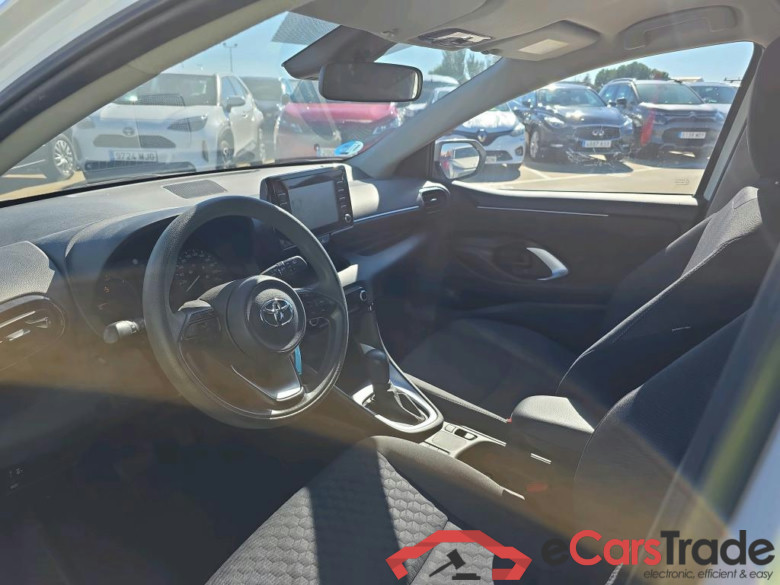 TOYOTA Yaris / 2020 / 5P / berlina con portón 1.5 120H Business Plus #3