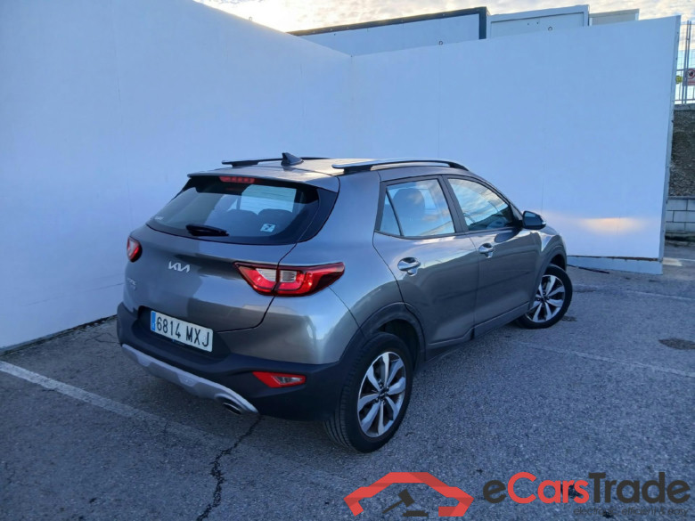 KIA Stonic / 2017 / 5P / todoterreno 1.0 T-GDi 74kW (100CV) MHEV MT Business (AC) #2