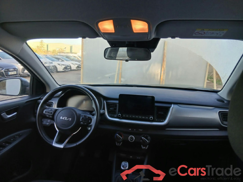 KIA Stonic / 2017 / 5P / todoterreno 1.0 T-GDi 74kW (100CV) MHEV MT Business (AC) #3
