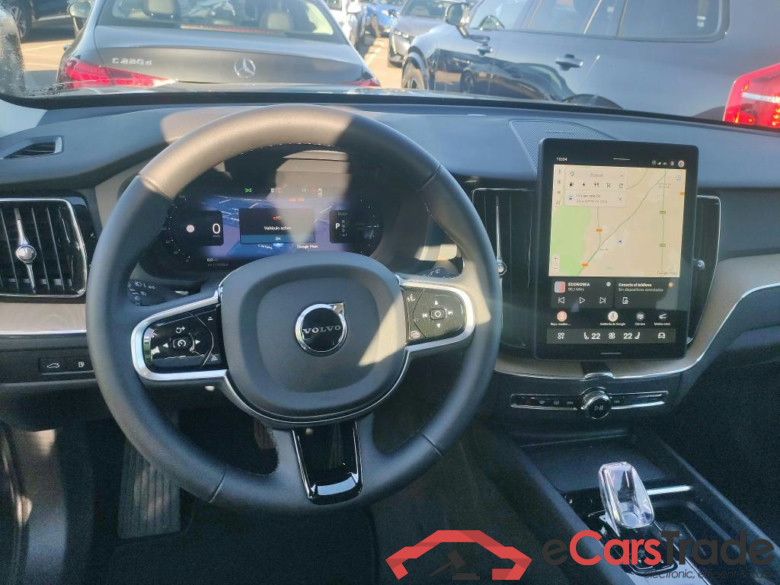 VOLVO XC60 / 2017 / 5P / todoterreno 2.0 T6 PHEV Plus Bright Auto eAWD #3