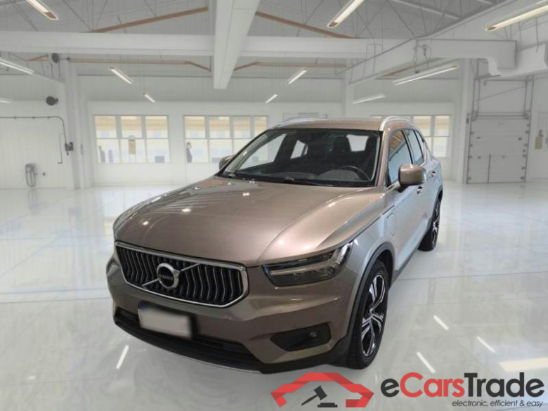 VOLVO XC40 / 2017 / 5P / SUV T5 PLUG-IN HYBRID AUTO RECH INSCRIP EXPR #1